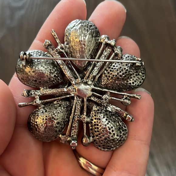 Shiny Purple Flower Brooch - Picture 3 of 6